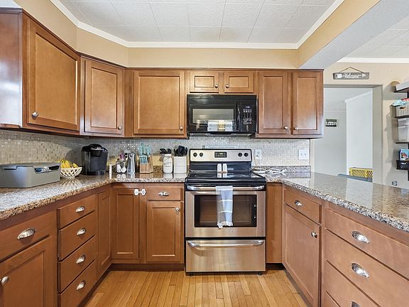 5th image of 710 N 5th St