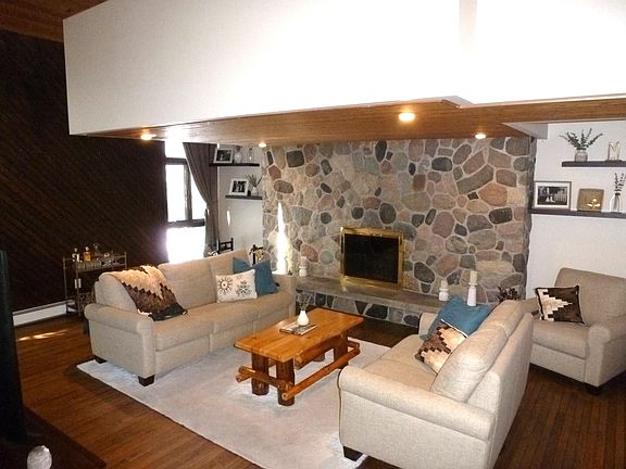 2nd image of 109 Barrington Cir