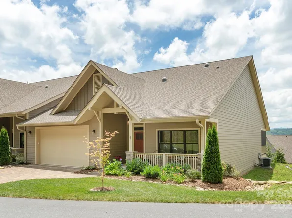 70 Copper Creek Ln, Hendersonville, NC 28739