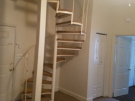 2nd image of 409 W Race St #11290109