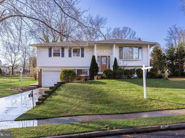 16 Hunter Dr, Delran, NJ 08075