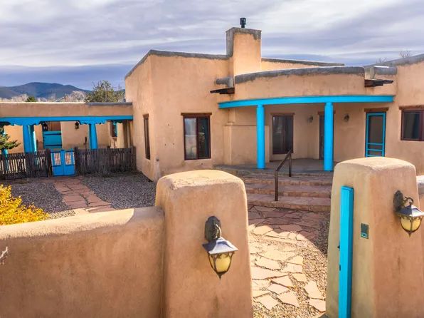 125 De Teves Ln, Taos, NM 87571