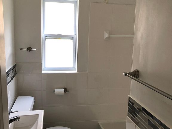 4th image of 530 Hadley Ave #1