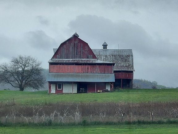 3rd image of Red Barn Ln