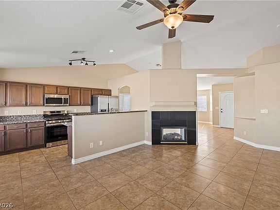 4th image of 951 High Plains Dr