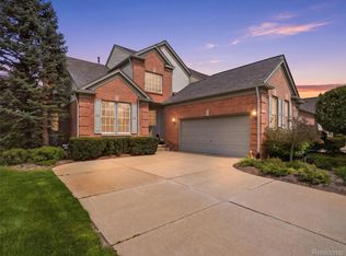 5211 Belmonte Dr, Oakland, MI 48306