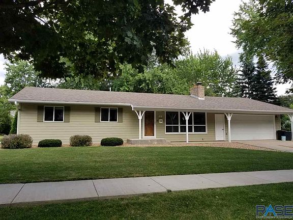 2nd image of 818 N Maplewood Dr