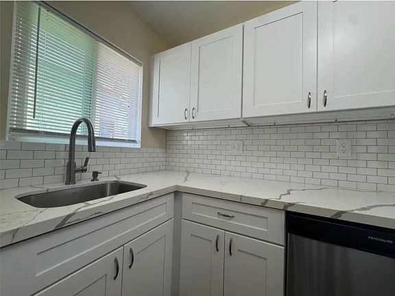 3rd image of 1723 Chestnut Ave #1723