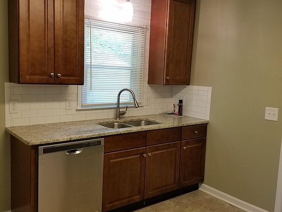 3rd image of 3120 Forrest Hills Dr