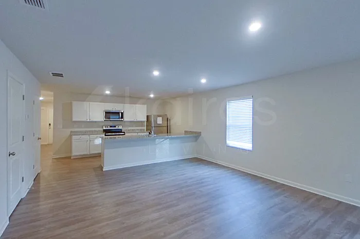 3 bed, 2.5 bath, 1648 sqft, $1,675 — Photo 3