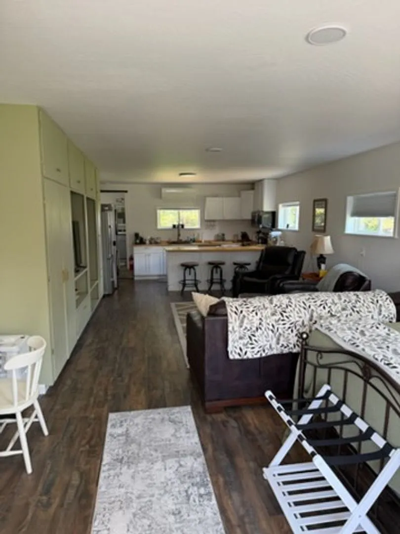Charming Fully Furnished Studio Cottage in a Peaceful Country Setting — Photo 2