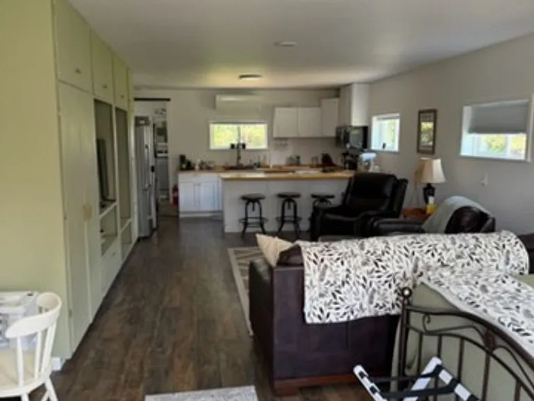 825 Greenridge Dr — Photo 2
