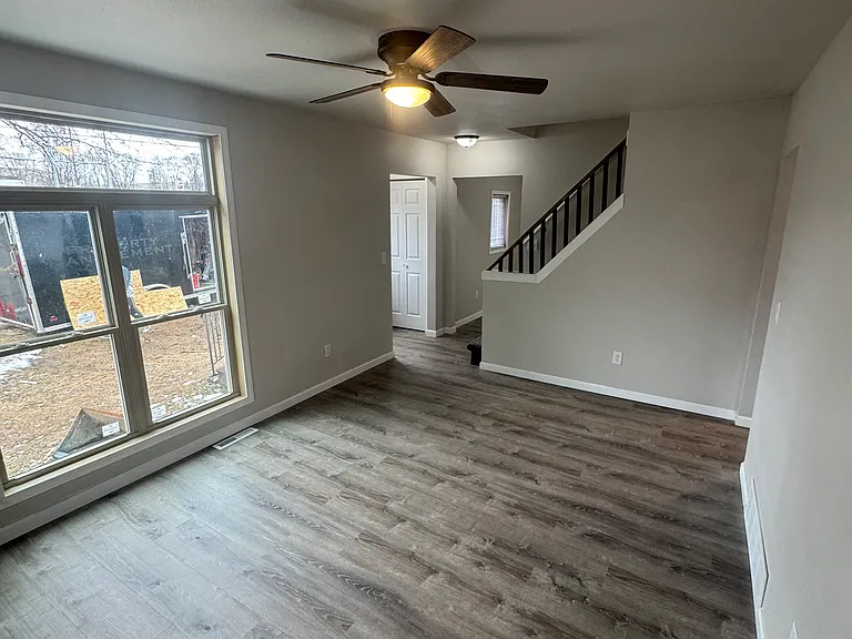 107 Lakeview Dr — Photo 4