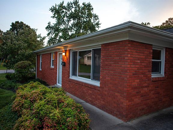 3rd image of 160 Lyons Dr