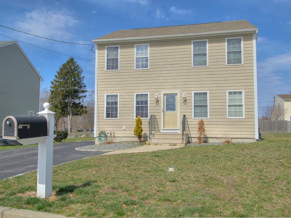 1st image of 11 Stacey Dr