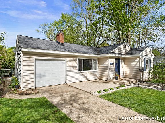 2nd image of 1417 Margaret Ave SE