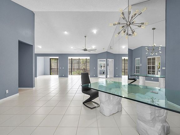 2nd image of 11714 Briarwood Cir APT 4