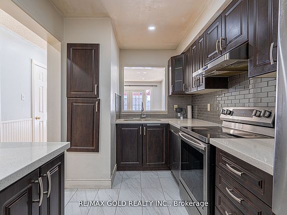 4th image of 25 Clover Bloom Rd