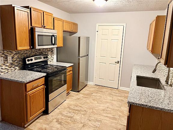 3rd image of 625 Baron Dr #A