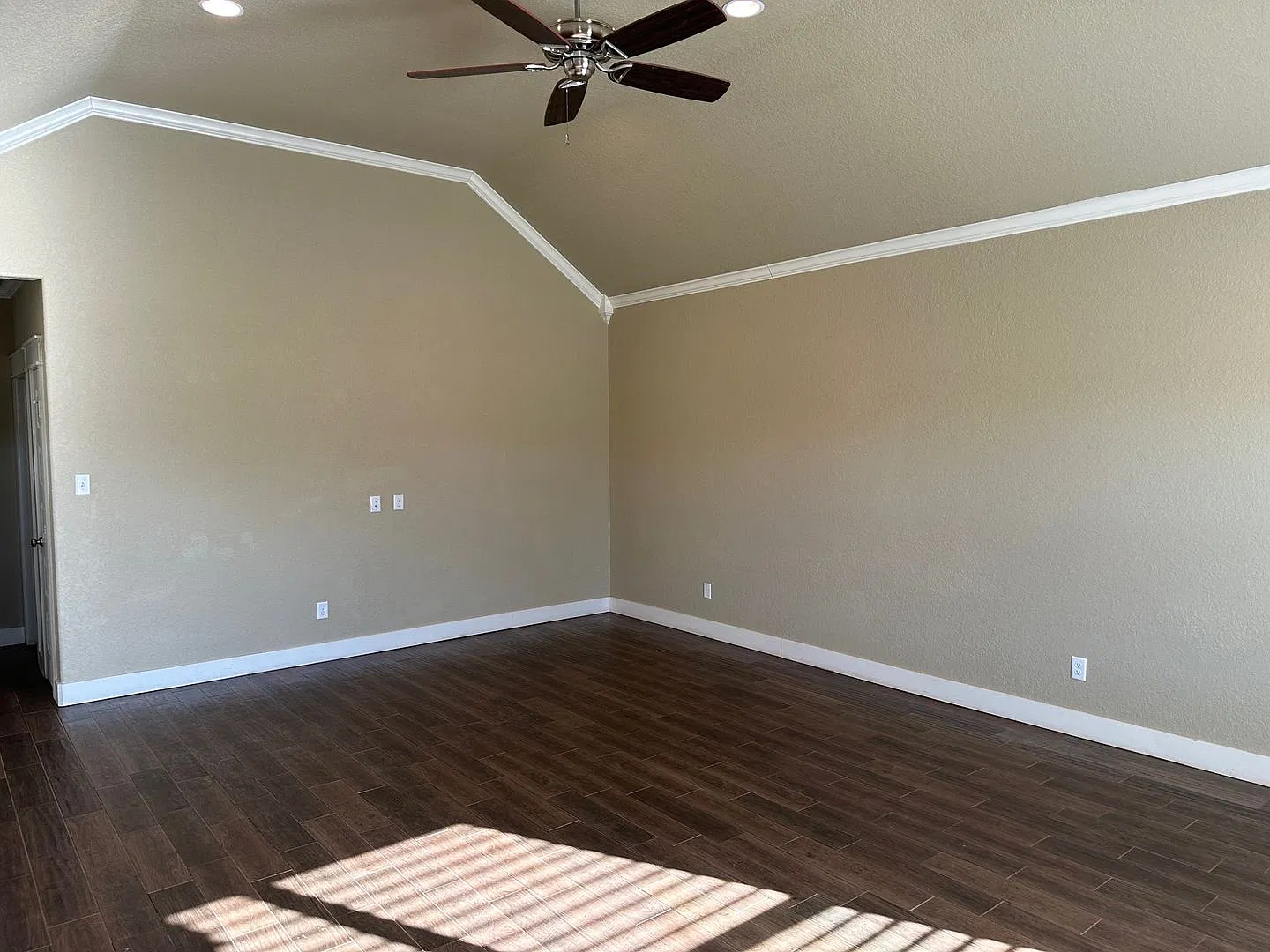 Fully furnished 3-bedroom, 3-bath — Photo 3