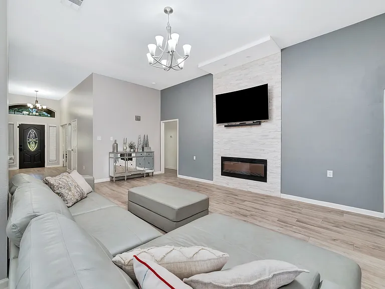 8412 Pioneer Dr — Photo 10