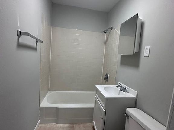 4th image of 3621 S Paulina St Unit 1F-2R