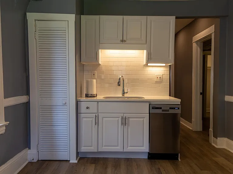 1079 N Marshfield Ave #BST — Photo 35