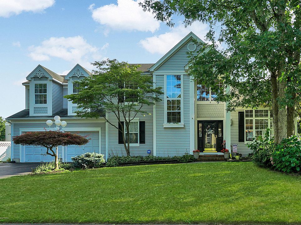 1st image of 102 Grande Woodlands Way