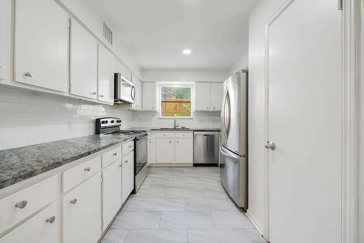 2 bed, 3.0 bath, 1766 sqft, $2,500 — Photo 4