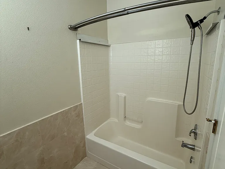 2616 Robinwood Ave — Photo 6