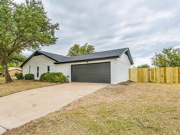 3rd image of 3241 Heritage Ln