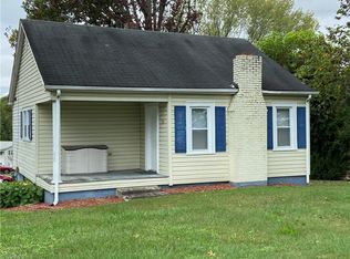 106 Hawaii Ln, Mount Airy, NC 27030