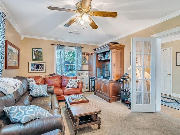 5th image of 2400 Hudson Pl