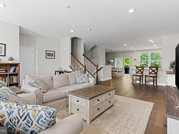 4th image of 59 Sullivan Way
