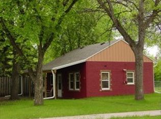 902 14th Ave S, Grand Forks, ND 58201