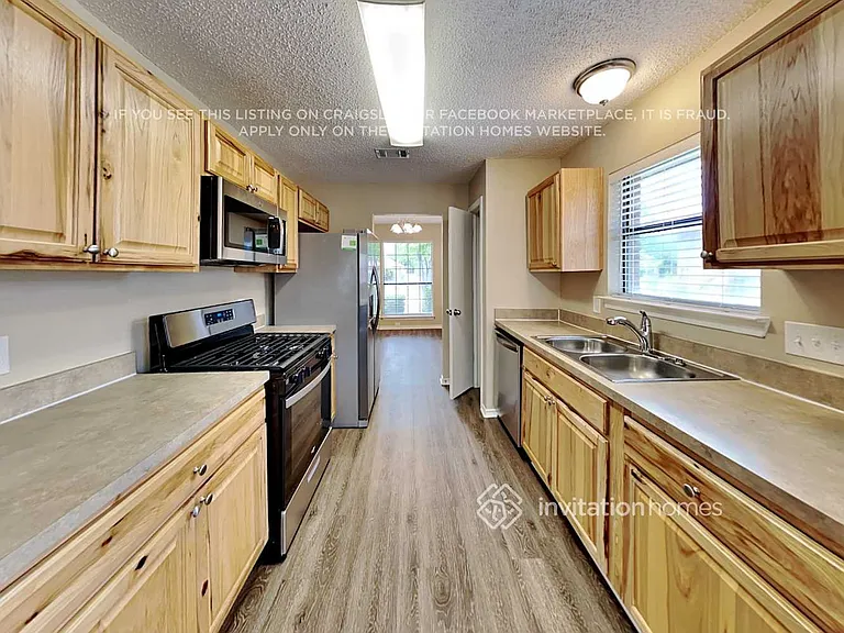2306 Lakeshore Ln — Photo 7