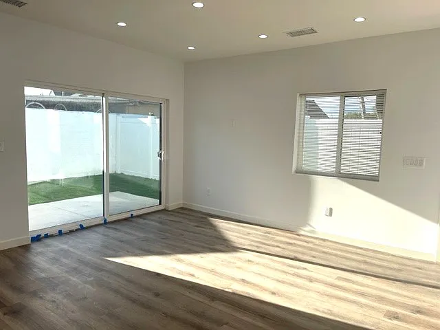 2 bed, 1.5 bath, 800 sqft, $2,800 — Photo 2