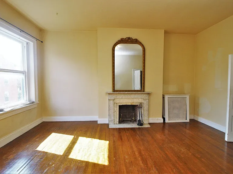 808 Cathedral St — Photo 12
