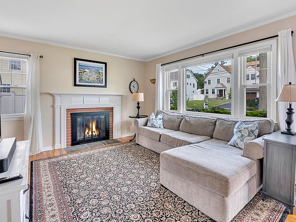 5th image of 44 Westfair Dr