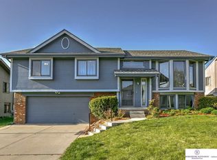 10904 Bauman Ave, Omaha, NE 68164