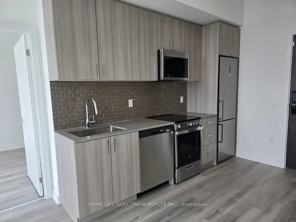 1005 Dundas St E, Oakville, ON
