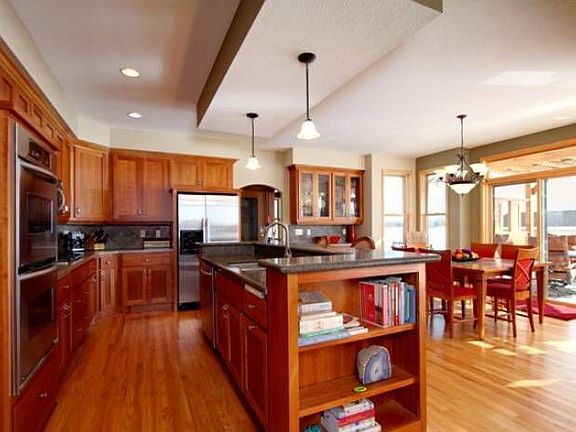 Chef's Kitchen/Dining!