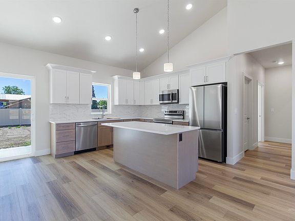 5th image of 205 W 1st St