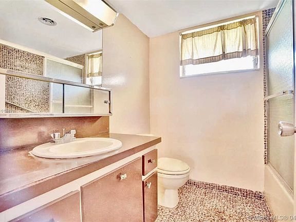 5th image of 1540 NE 191st St APT 111
