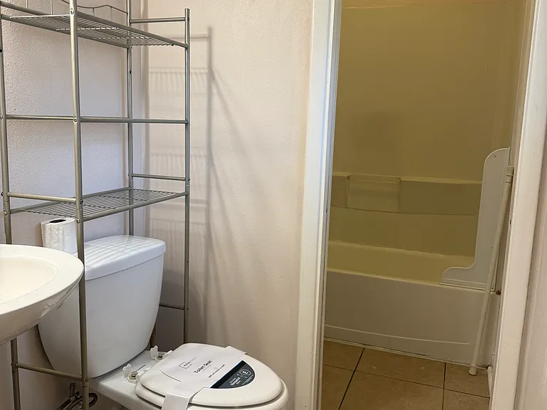 1028 Potomac Dr — Photo 7