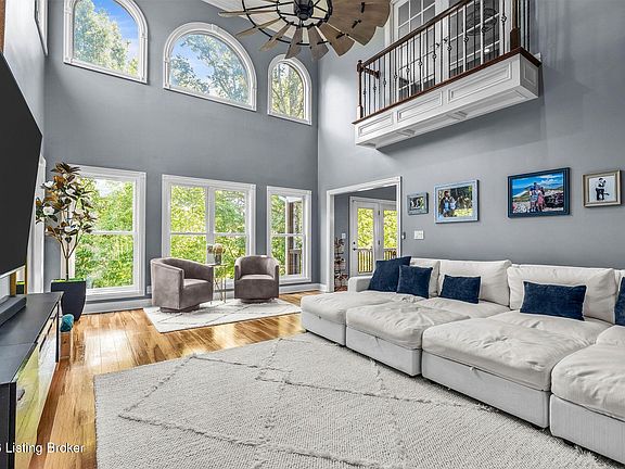4th image of 111 Chestnut Glen Dr