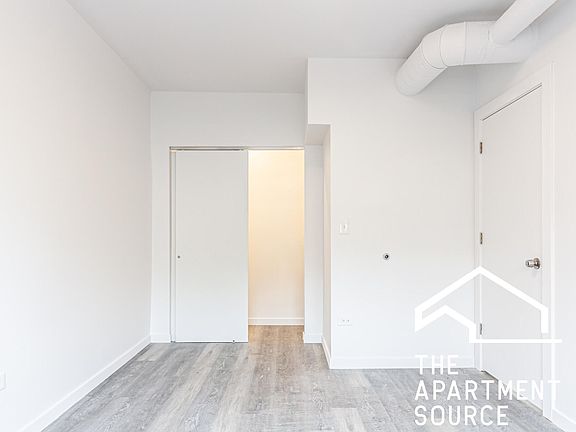 5th image of 1704 W Glenlake Ave #2
