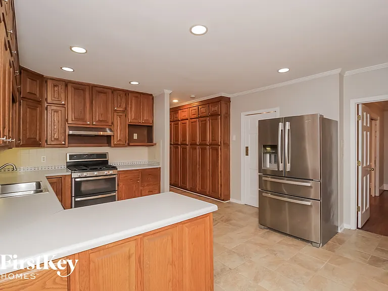 4927 Castlewood Dr SW — Photo 5