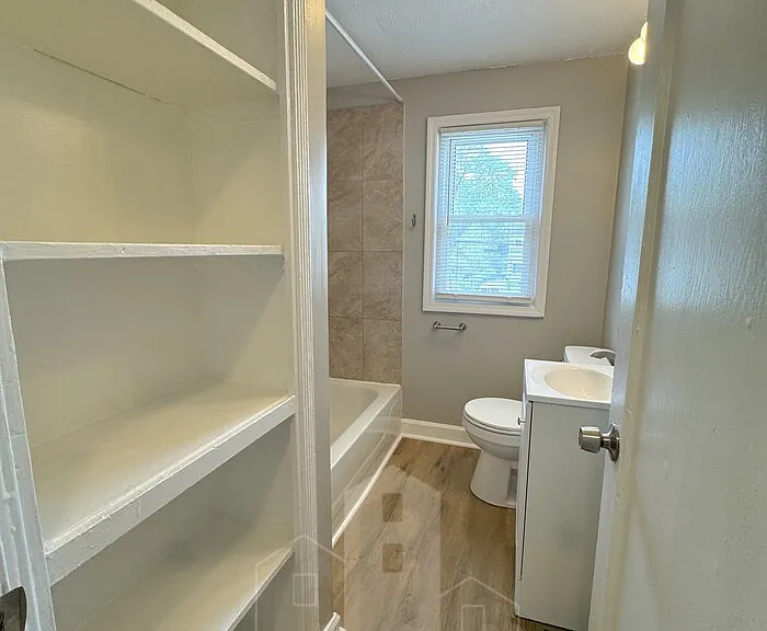 1079 S James Rd — Photo 16