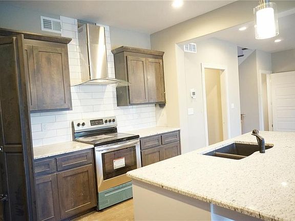 5th image of 4005 Sagamore Dr